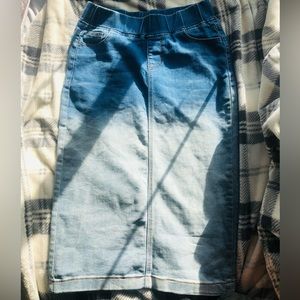 •SOLD Light wash ombré denim skirt•